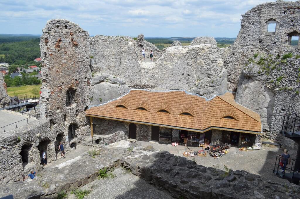 Замок Огородзенец в Польше
